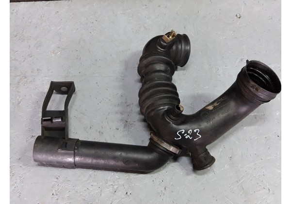 Патрубок повітряного фільтра Renault Safrrane, 7700100146, 7700870981